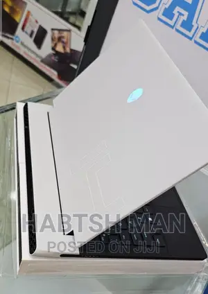 New Laptop Alienware M17x R2 16GB Intel Core I7 SSD 1T