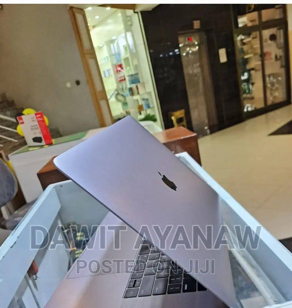New Laptop Apple MacBook Pro 2017 16GB Intel Core I7 SSD 512GB