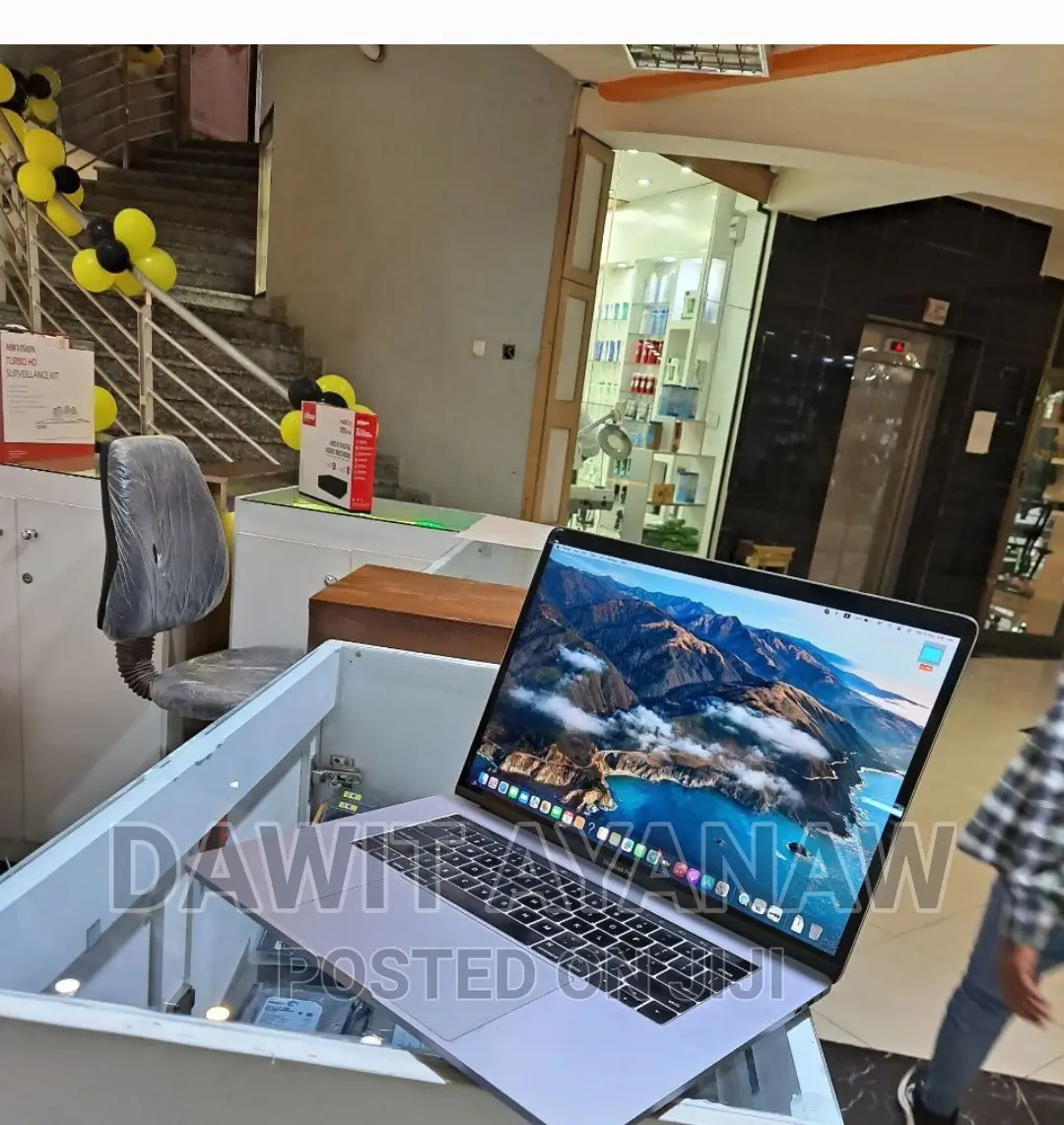 New Laptop Apple MacBook Pro 2017 16GB Intel Core I7 SSD 512GB