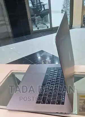 New Laptop Apple MacBook Pro 2017 16GB Intel Core I7 SSD 512GB