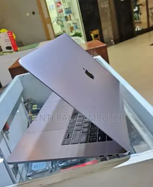 New Laptop Apple MacBook Pro 2017 16GB Intel Core I7 SSD 512GB