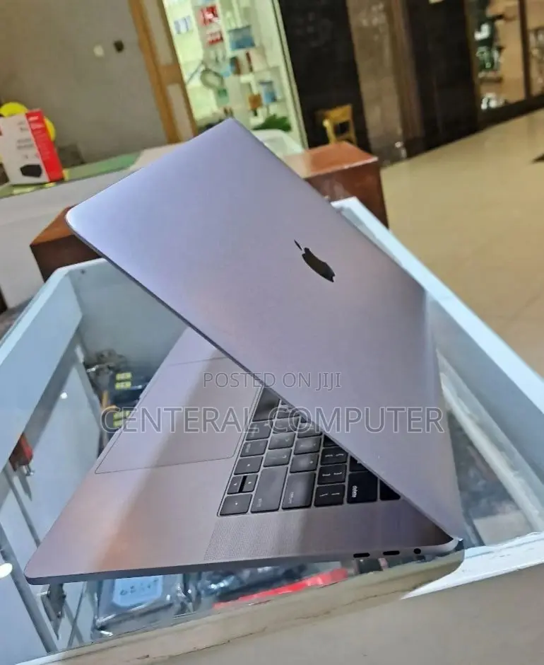 New Laptop Apple MacBook Pro 2017 16GB Intel Core I7 SSD 512GB