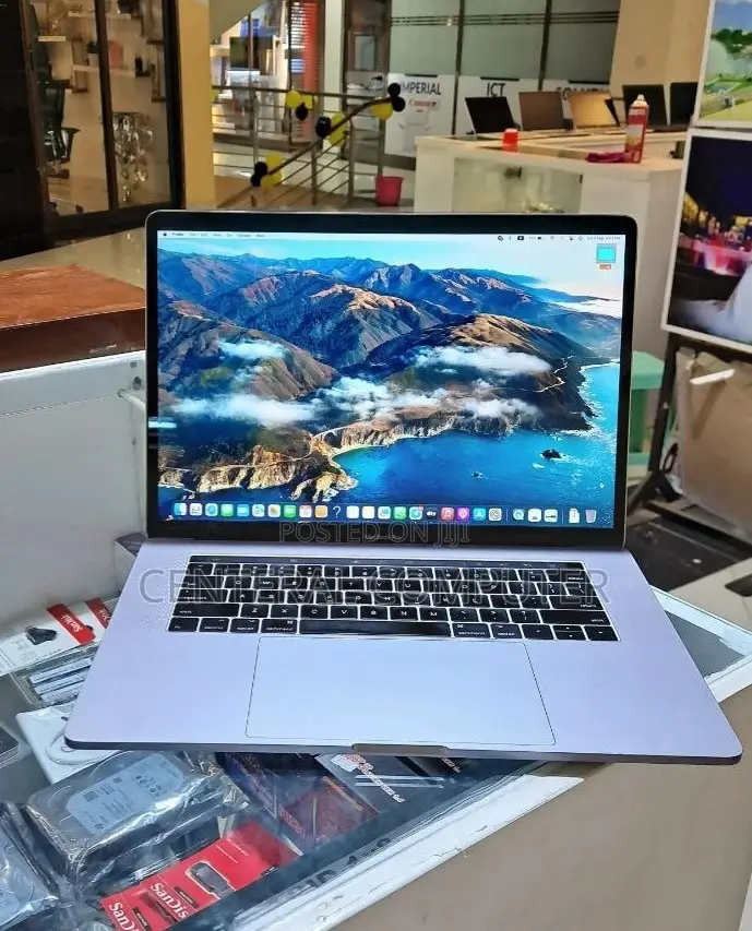 New Laptop Apple MacBook Pro 2017 16GB Intel Core I7 SSD 512GB