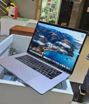 New Laptop Apple MacBook Pro 2017 16GB Intel Core I7 SSD 512GB