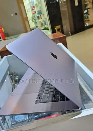 New Laptop Apple MacBook Pro 2017 16GB Intel Core I7 SSD 512GB