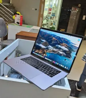 New Laptop Apple MacBook Pro 2017 16GB Intel Core I7 SSD 512GB