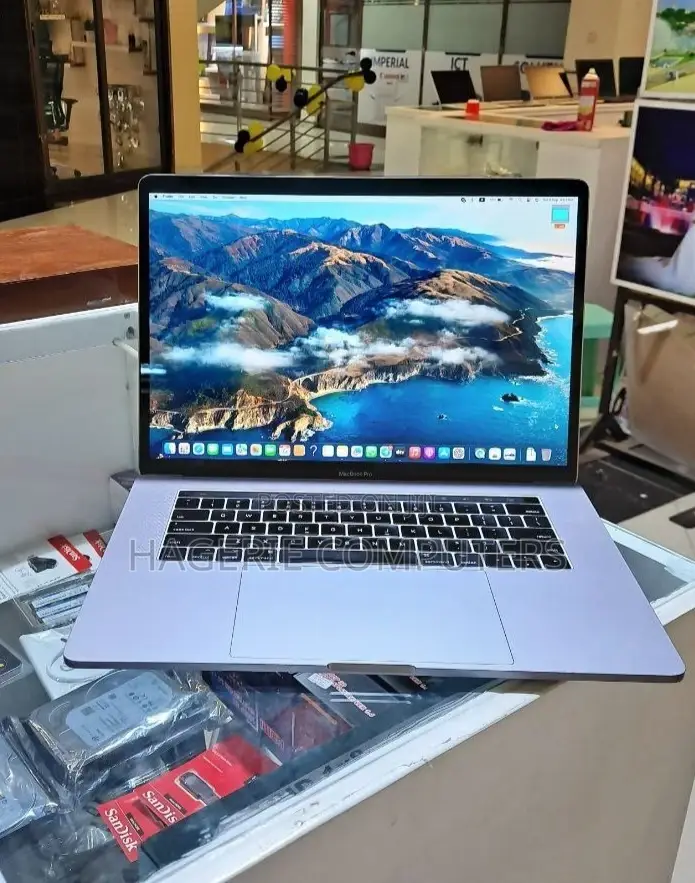 New Laptop Apple MacBook Pro 2017 16GB Intel Core I7 SSD 512GB