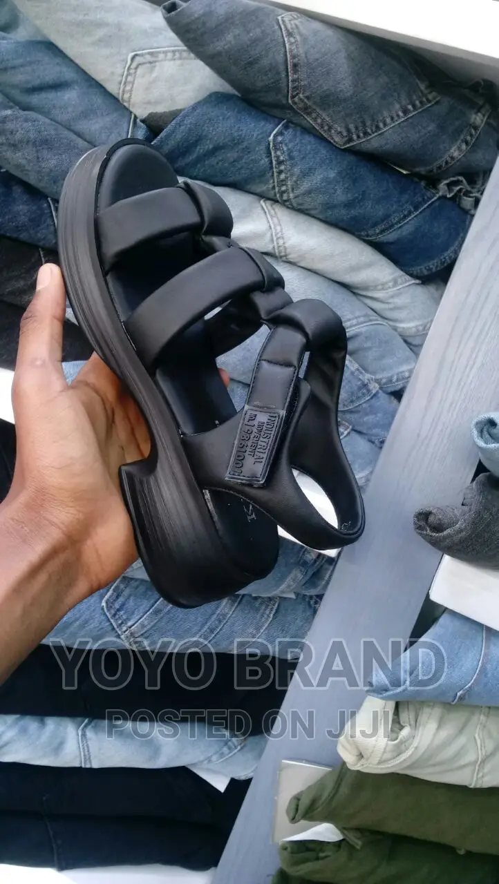 New Fashion Flat Shoes