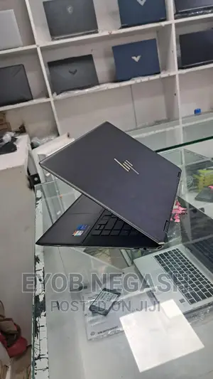 New Laptop HP Spectra 13 16GB Intel Core I7 SSD 1T