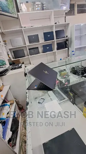 New Laptop HP Spectre X360 13 16GB Intel Core i7 SSD 1T