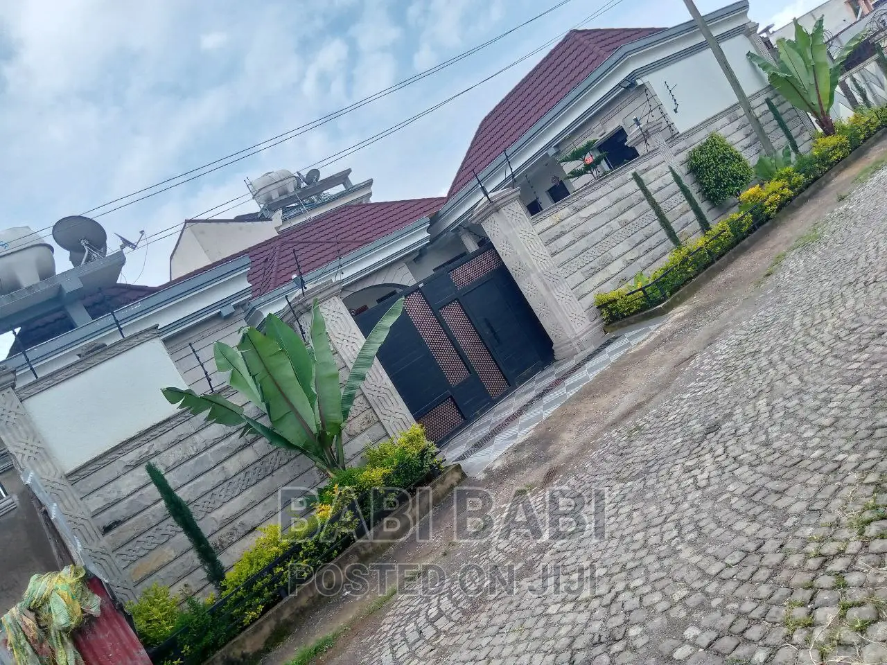 5bdrm House in ጀሞ አንበሳ ጋራጅ አከባቢ, Nifas Silk-Lafto for sale