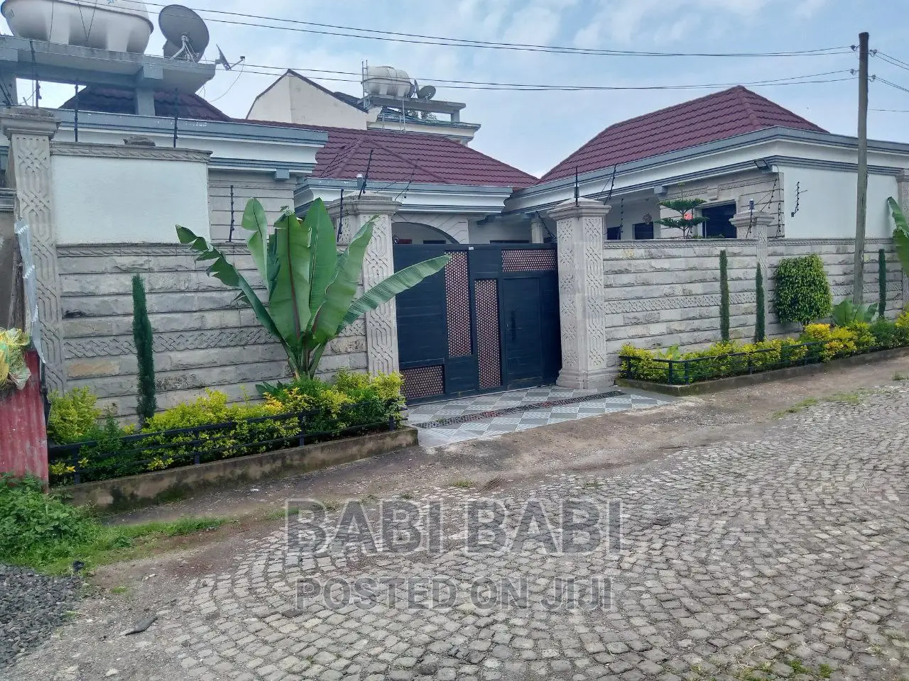 5bdrm House in ጀሞ አንበሳ ጋራጅ አከባቢ, Nifas Silk-Lafto for sale