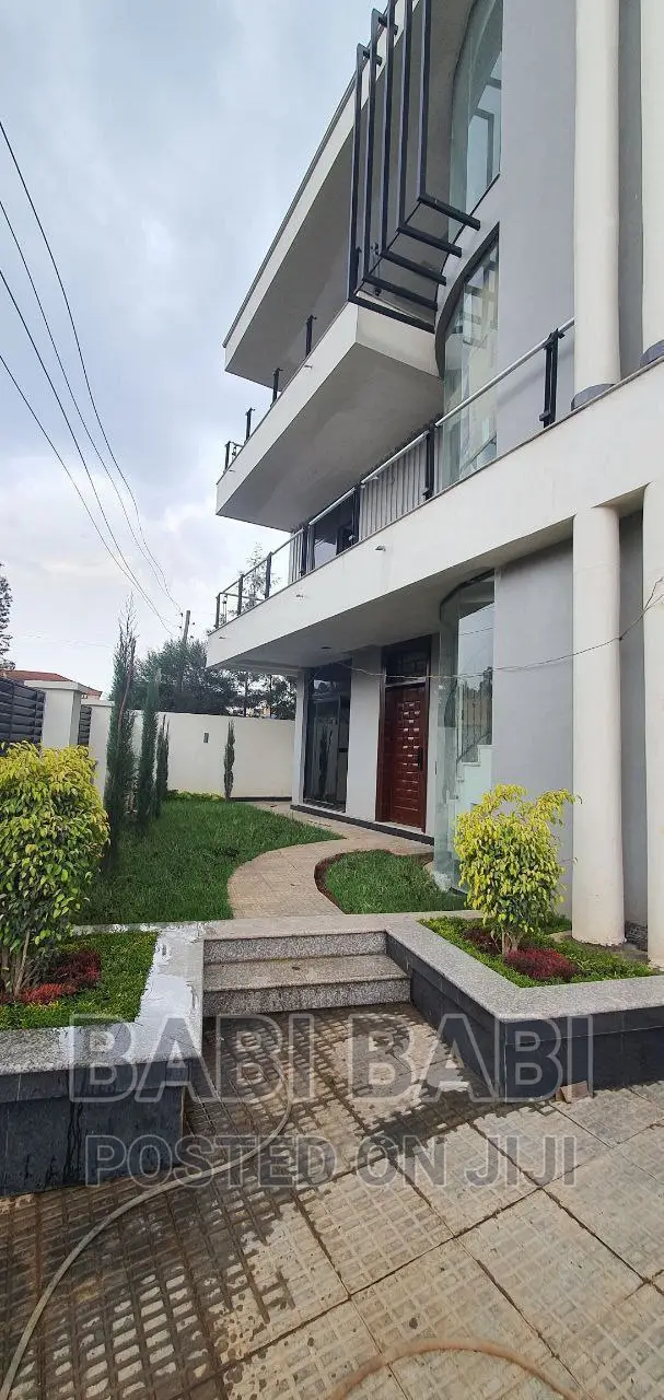 9bdrm House in ጀርመን አደባባይ አካባቢ, Nifas Silk-Lafto for sale