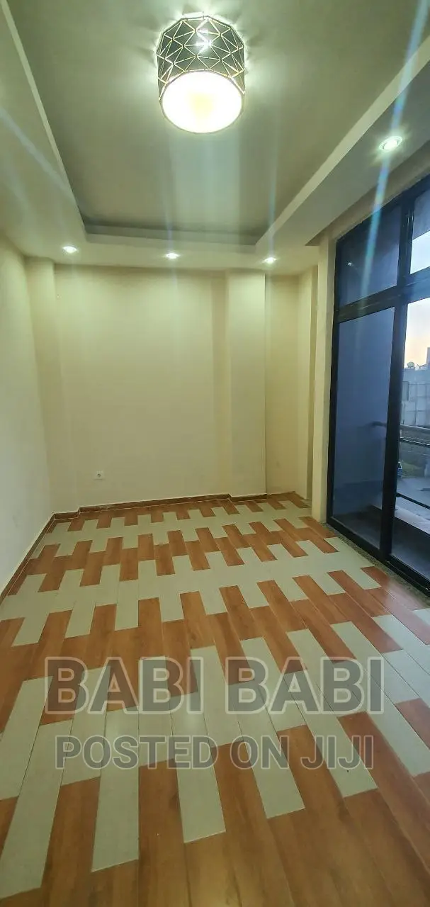 9bdrm House in ጀርመን አደባባይ አካባቢ, Nifas Silk-Lafto for sale