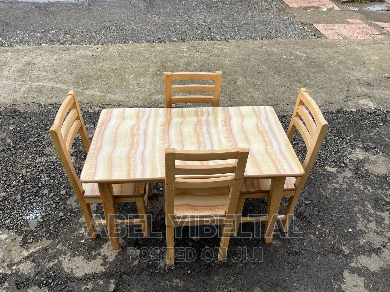 ውብ እና ማራኪ የሆኑ ብዙ ቦታ የማይዙ ባለ 4 የምግብ ወንበር ጠረጴዛ እንሆ ለናተ !