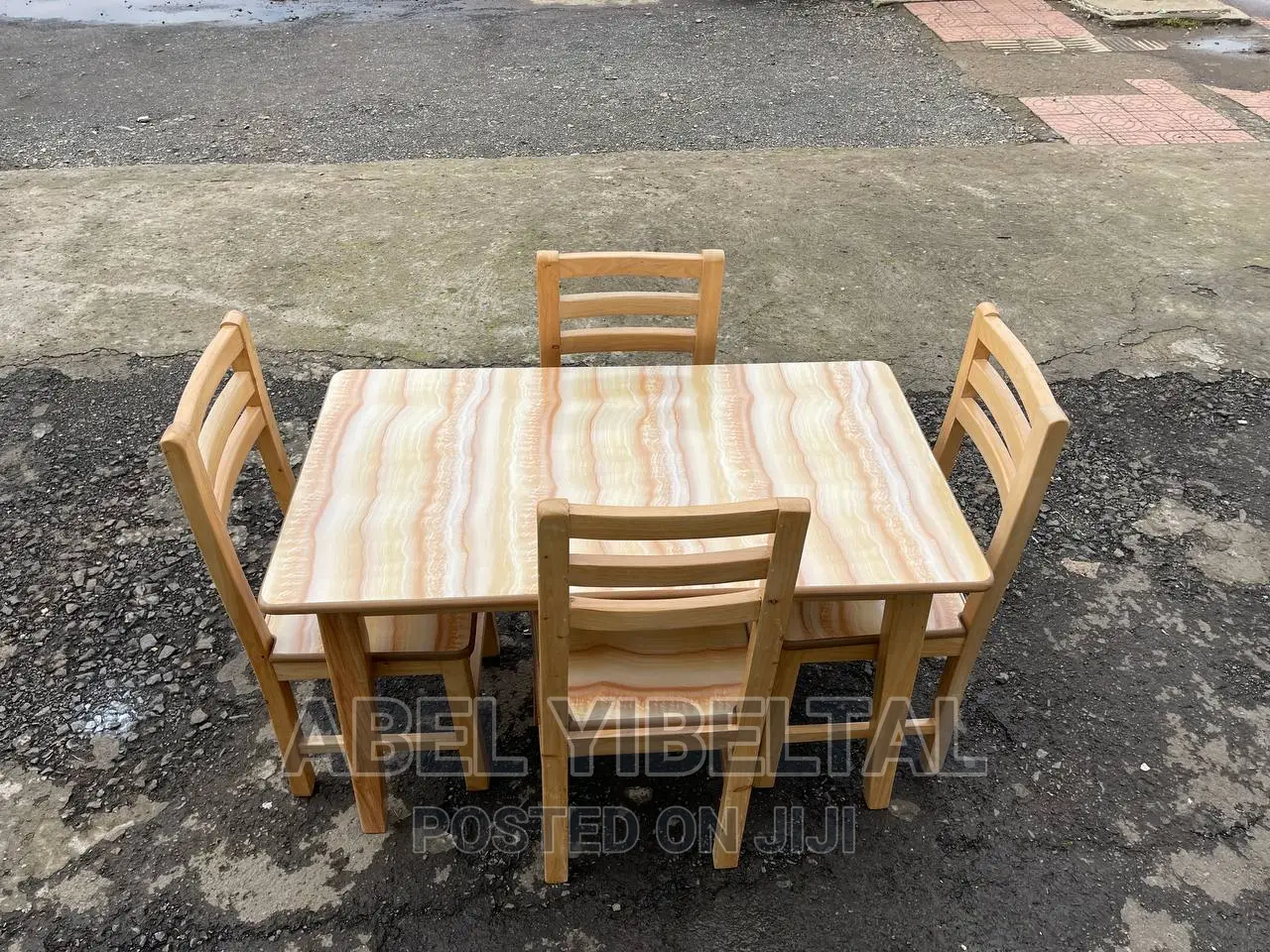 ውብ እና ማራኪ የሆኑ ብዙ ቦታ የማይዙ ባለ 4 የምግብ ወንበር ጠረጴዛ እንሆ ለናተ !