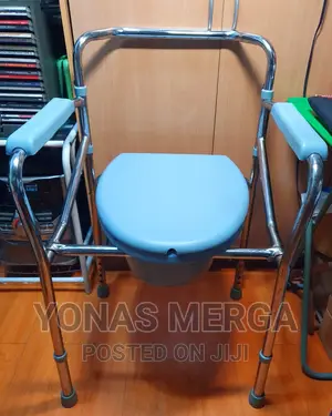 Commode Durable Plastic Material Like Rubbermaid.