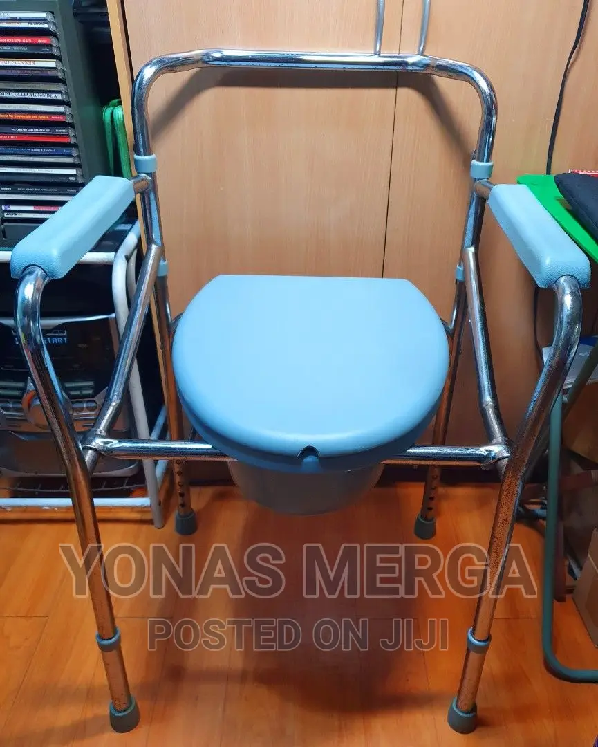 Commode Durable Plastic Material Like Rubbermaid.