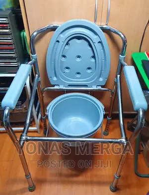 Commode Durable Plastic Material Like Rubbermaid.