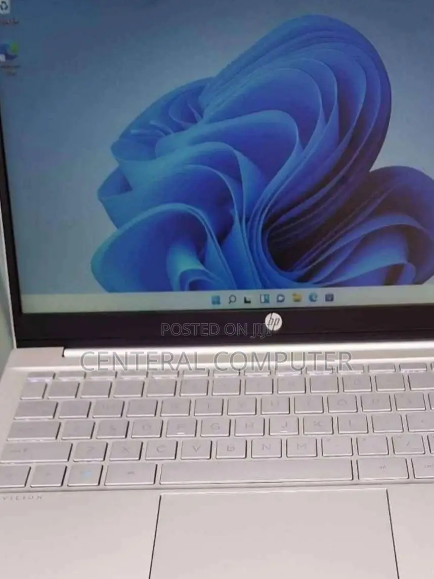 New Laptop HP Pavilion 11 16GB AMD Ryzen 7 SSD 512GB