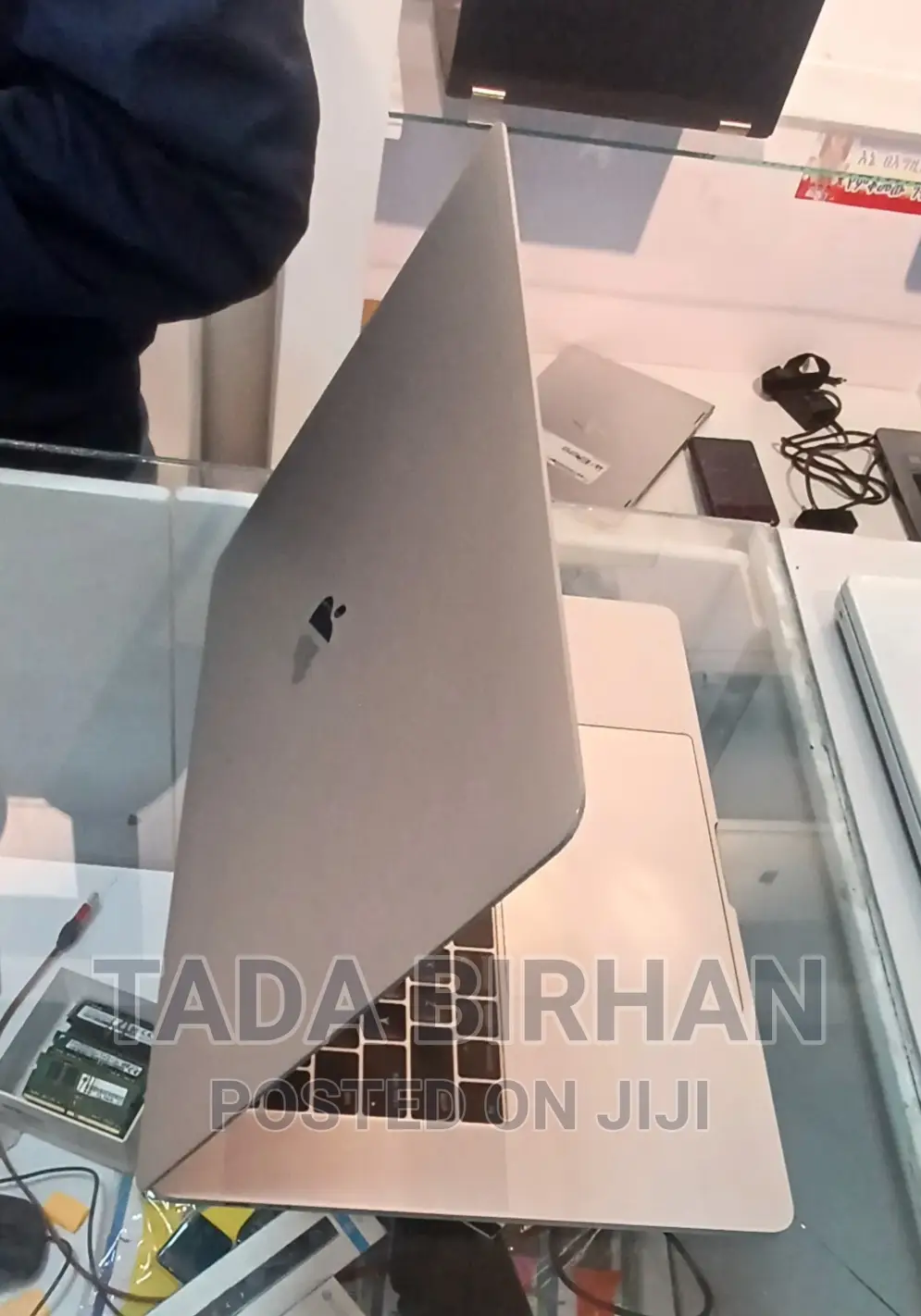 New Laptop Apple MacBook Pro 2017 16GB Intel Core I7 SSD 512GB