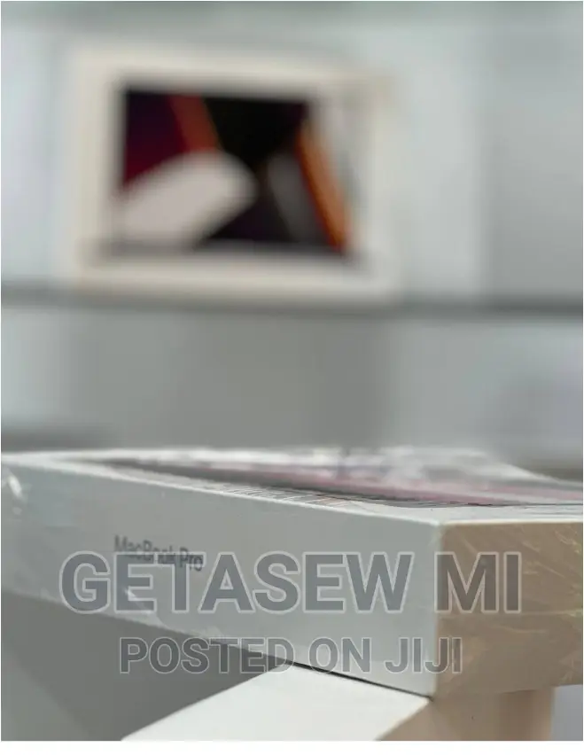 New Laptop Apple MacBook Pro M1 8GB Apple M1 Pro SSD 512GB