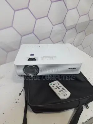 Brand New Sony Dx221 Projector