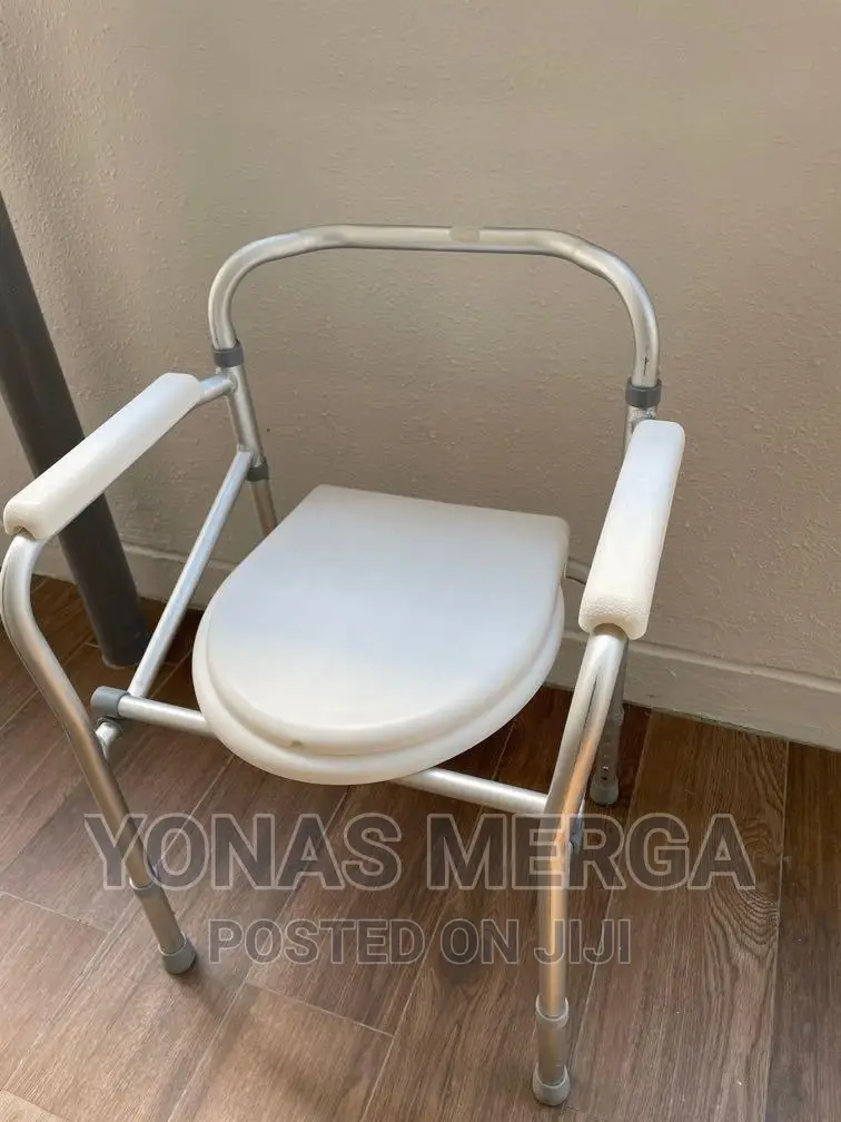 COMMODE HAS PLENTY OF CAPACITY With a Pail That Easily