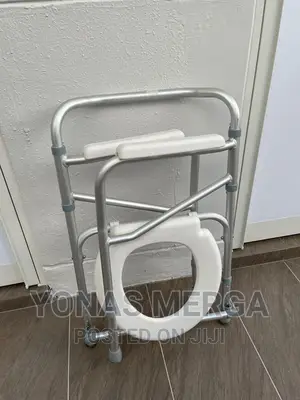 COMMODE HAS PLENTY OF CAPACITY With a Pail That Easily