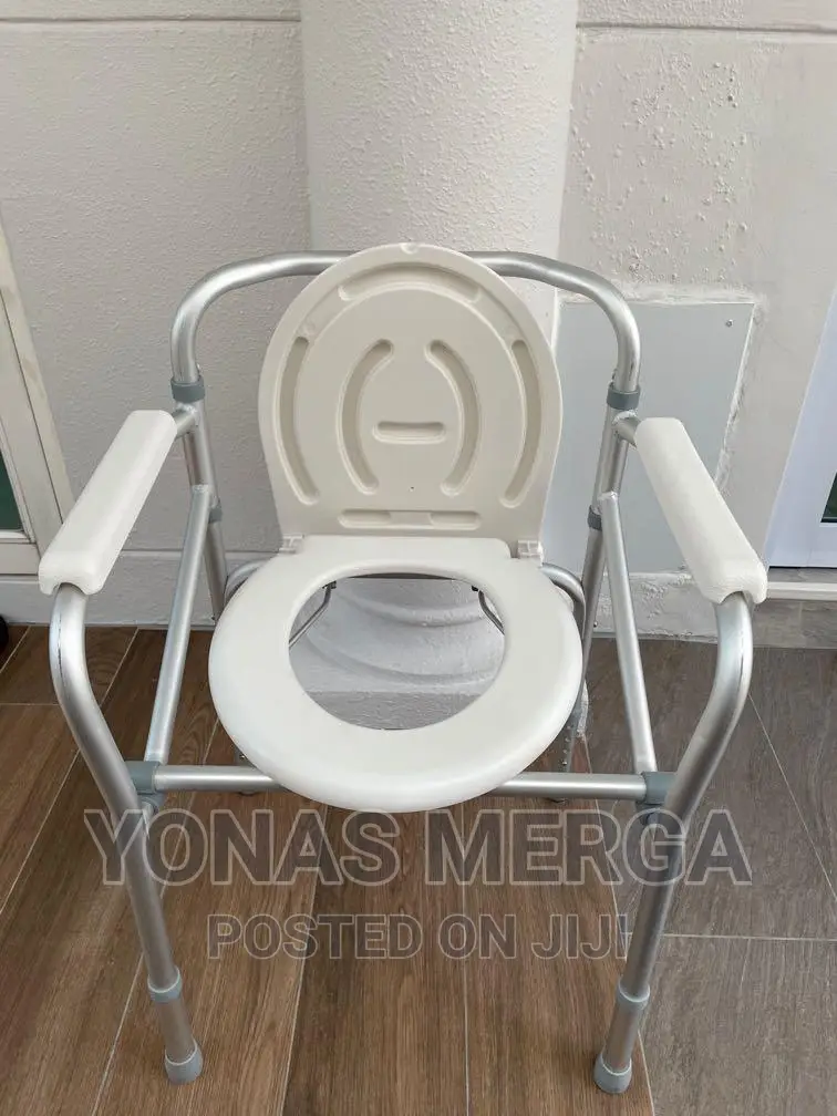 COMMODE HAS PLENTY OF CAPACITY With a Pail That Easily