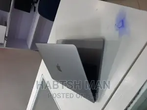 Photo - New Laptop Apple MacBook Pro 2020 16GB Intel Core I5 SSD 1T