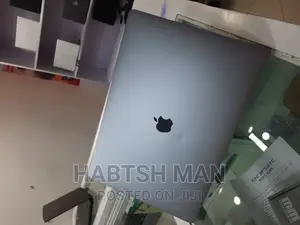 New Laptop Apple MacBook Pro 2019 16GB Intel Core I7 SSD 512GB