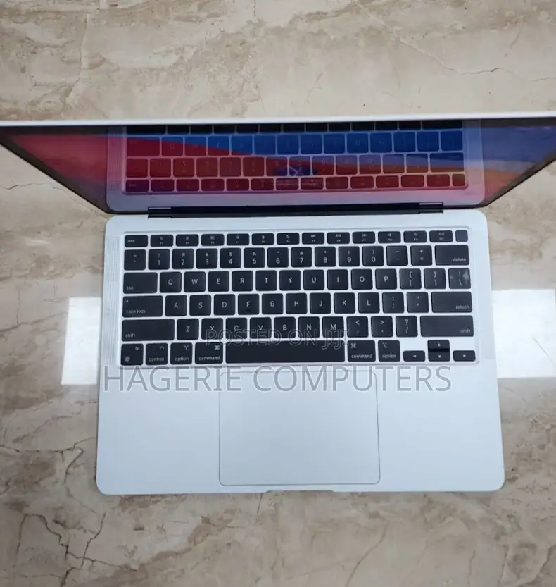 New Laptop Apple MacBook Air 8GB Apple M1 SSD 256GB