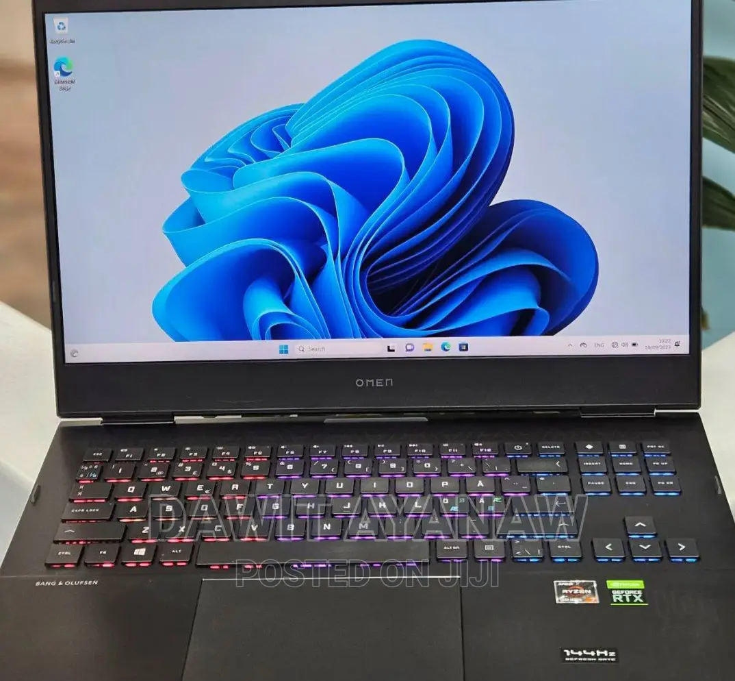 New Laptop HP 16GB AMD Ryzen 7 SSD 1T