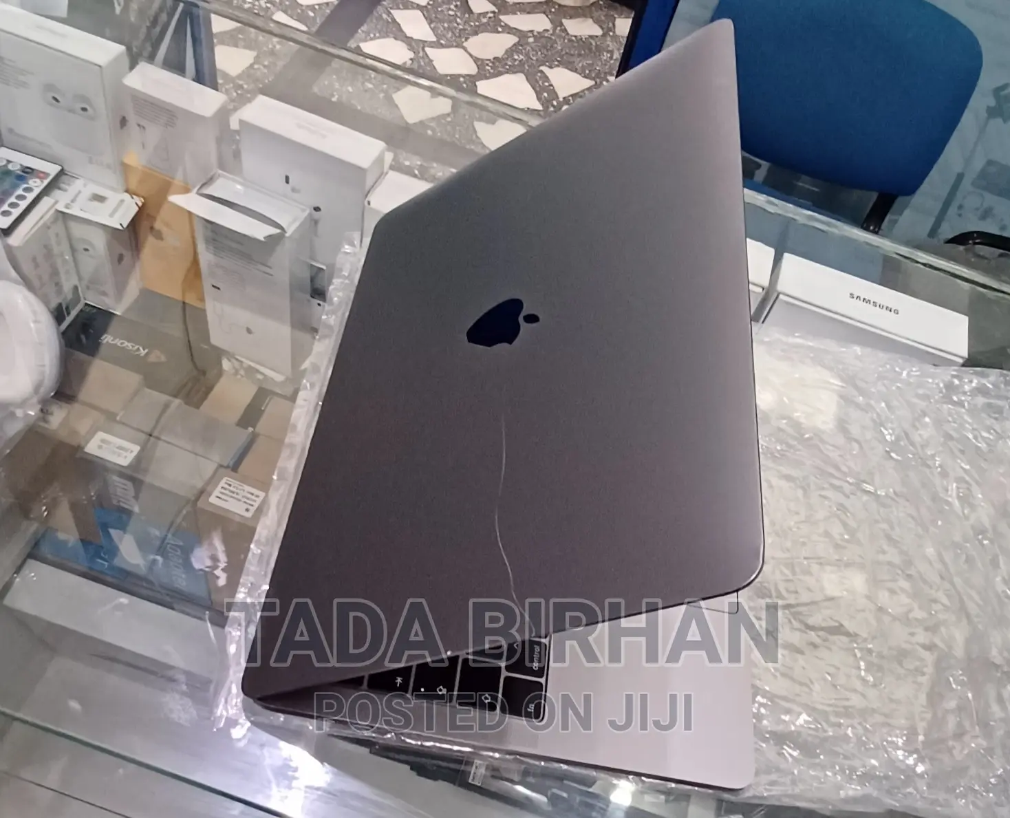 New Laptop Apple MacBook Pro 2019 8GB Intel Core I5 SSD 256GB