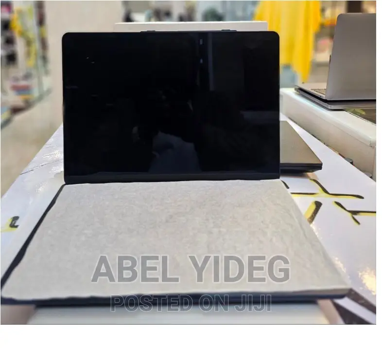 New Laptop Apple MacBook Air 2022 M2 8GB Apple M2 SSD 256GB