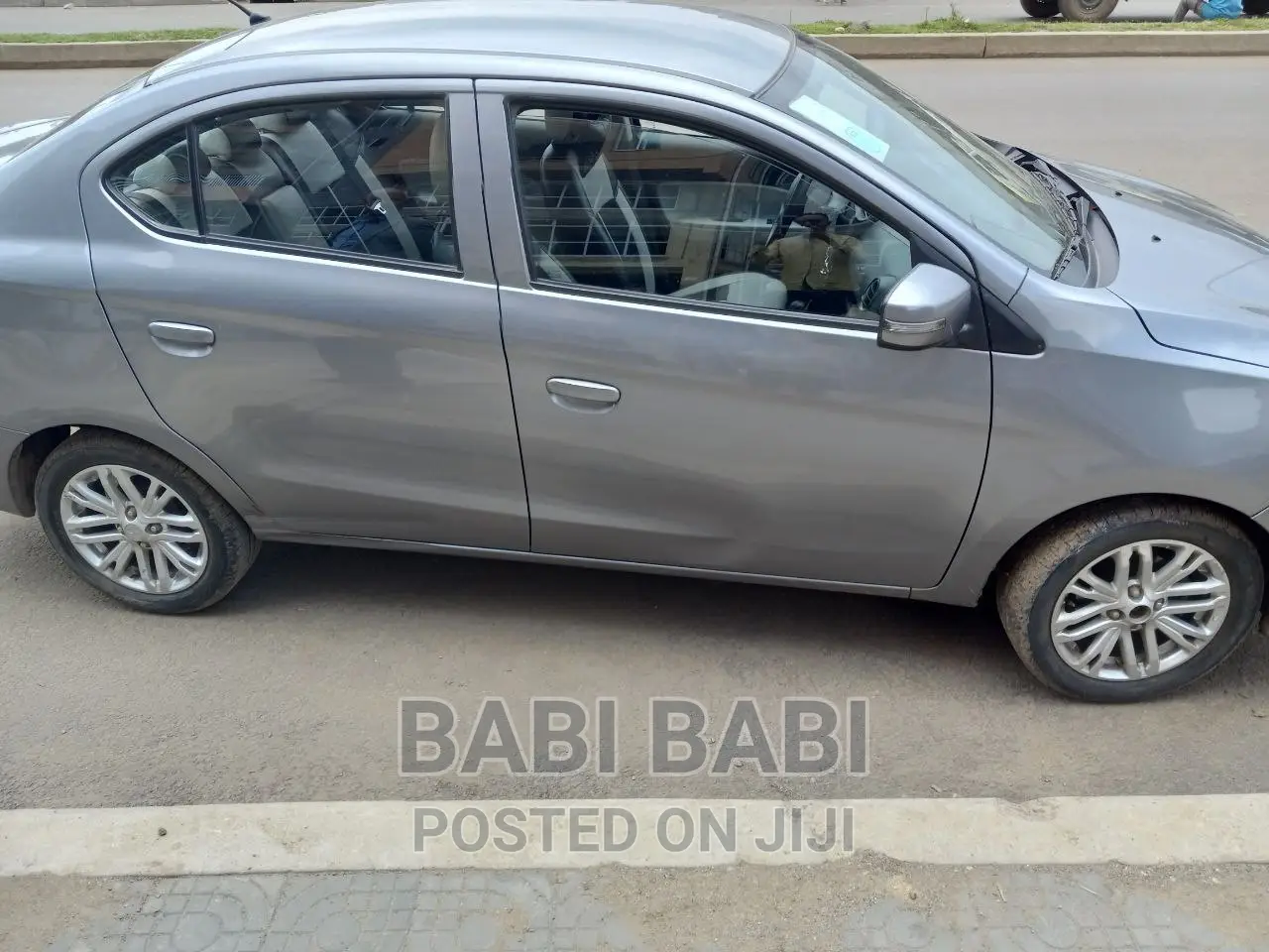 Mitsubishi Attrage 2022 Silver