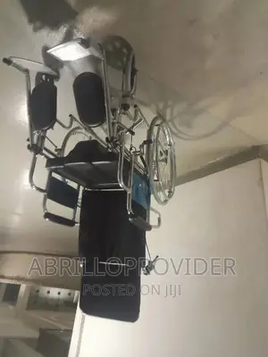 ለታካሚዎች የሚሆኑ በመጠኑ ያገለገለ Multifunctional Wheelchair