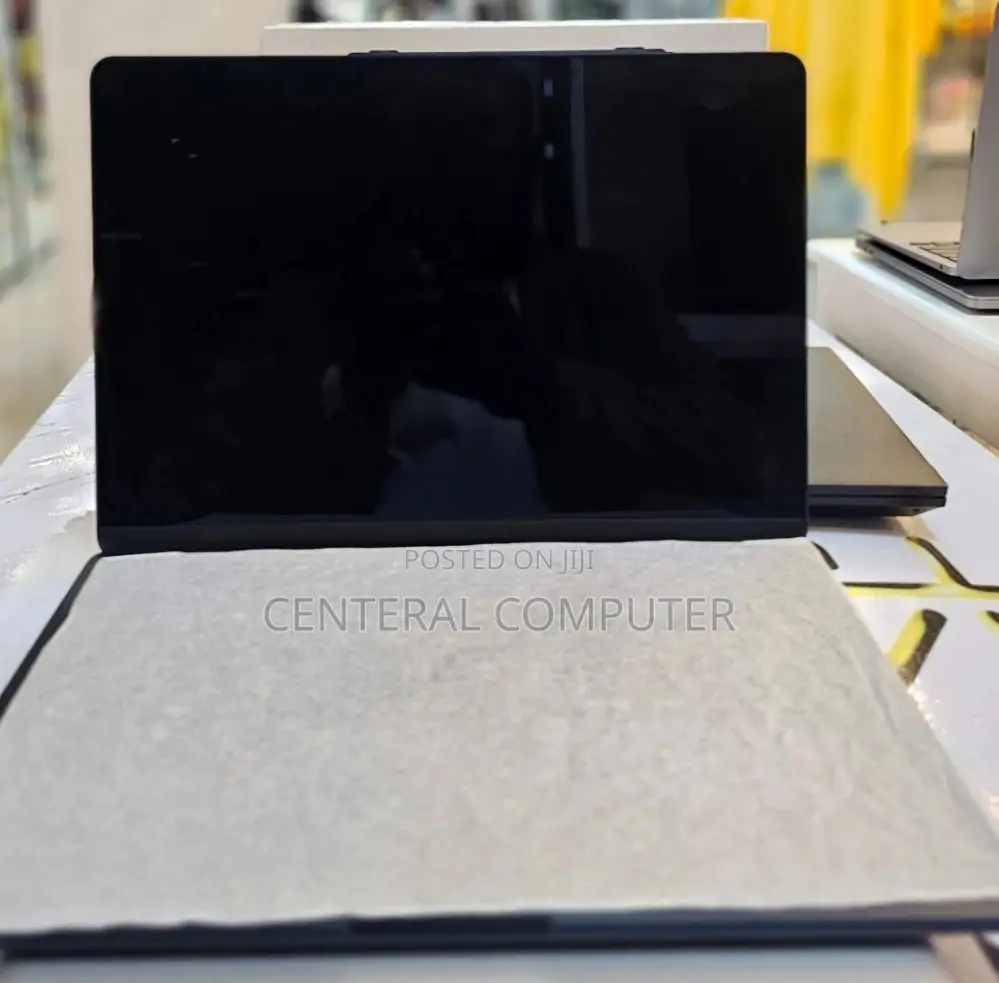 New Laptop Apple MacBook Air 2022 M2 8GB Apple M2 Ultra SSD 256GB