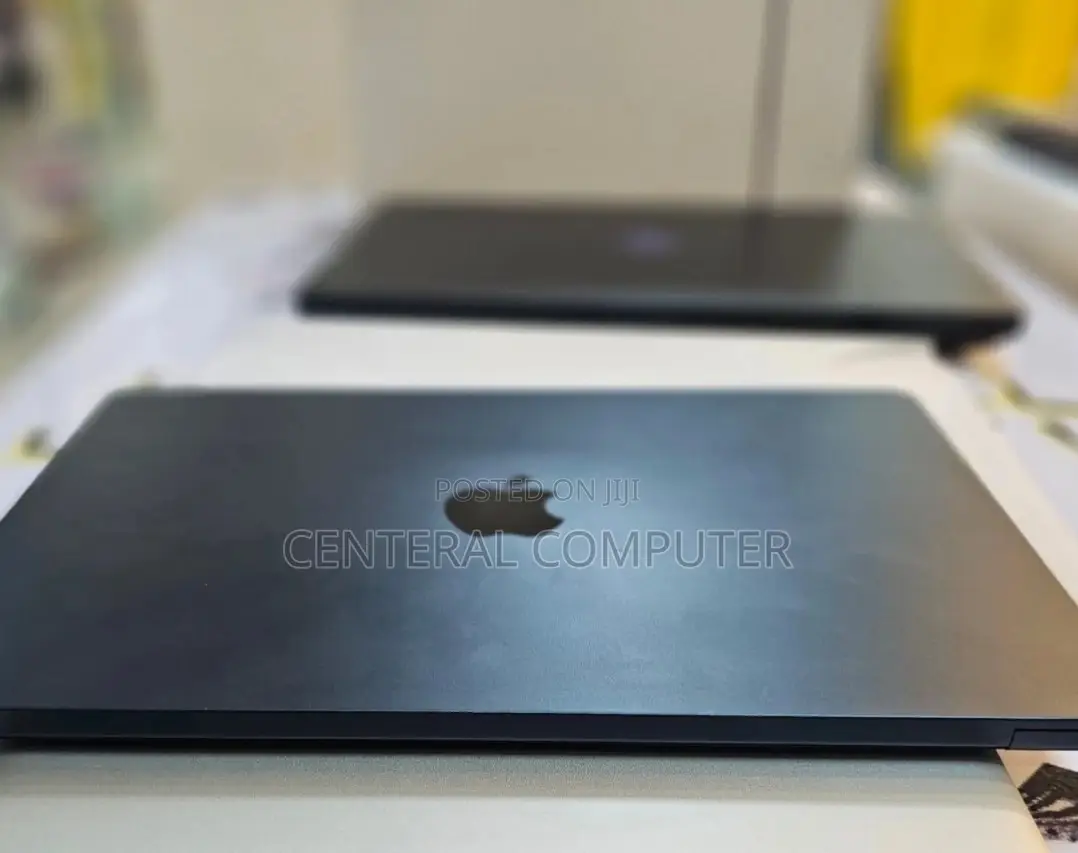 New Laptop Apple MacBook Air 2022 M2 8GB Apple M2 Ultra SSD 256GB