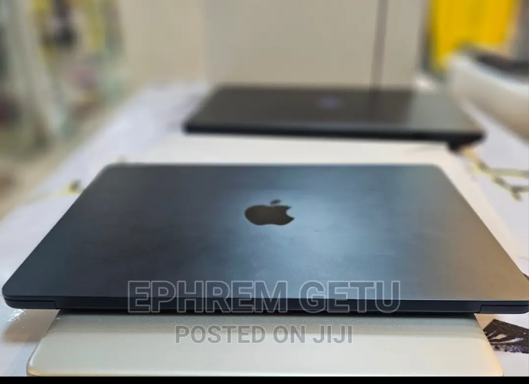 New Laptop Apple MacBook Air 2022 M2 8GB Apple M2 SSD 256GB