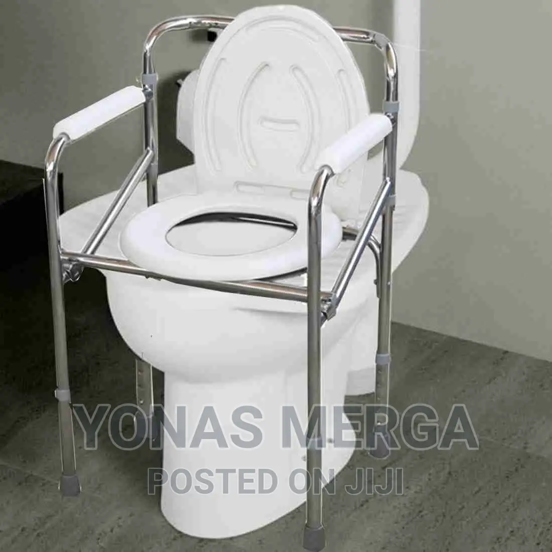 Commode Chair It Can Fit the Seat Raiser