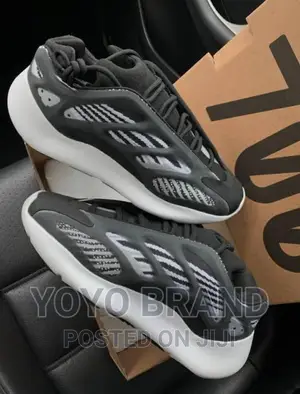 Photo - Adidas Yizziy