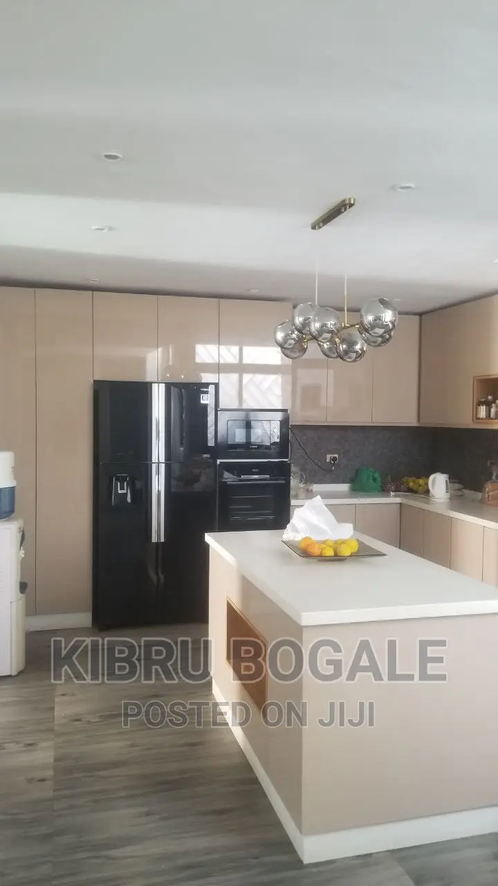 7bdrm House in Ayat, Bole for sale