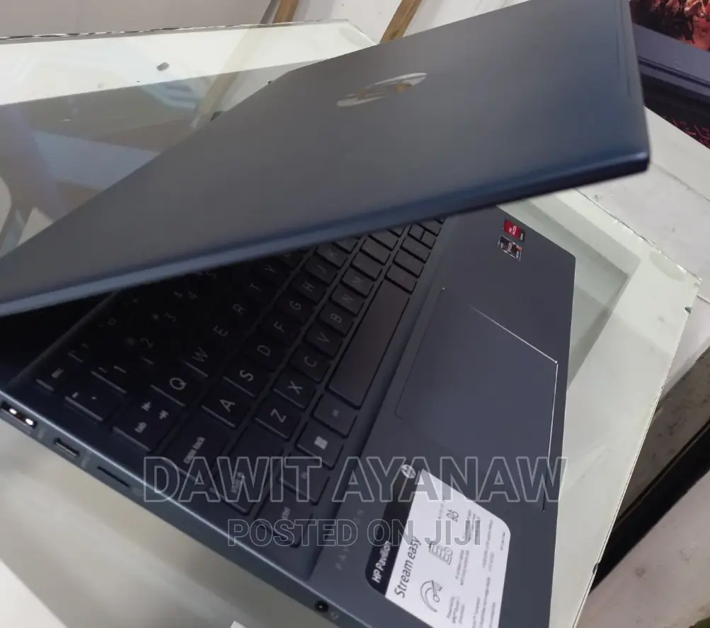 New Laptop HP 8GB AMD Ryzen 7 SSD 512GB