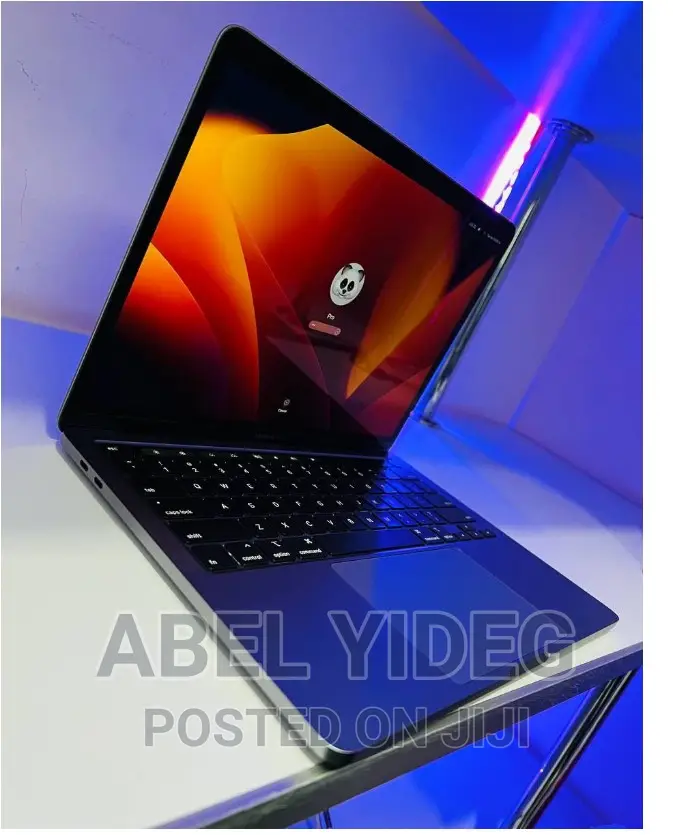 New Laptop Apple MacBook Pro 2019 8GB Intel Core I5 SSD 128GB