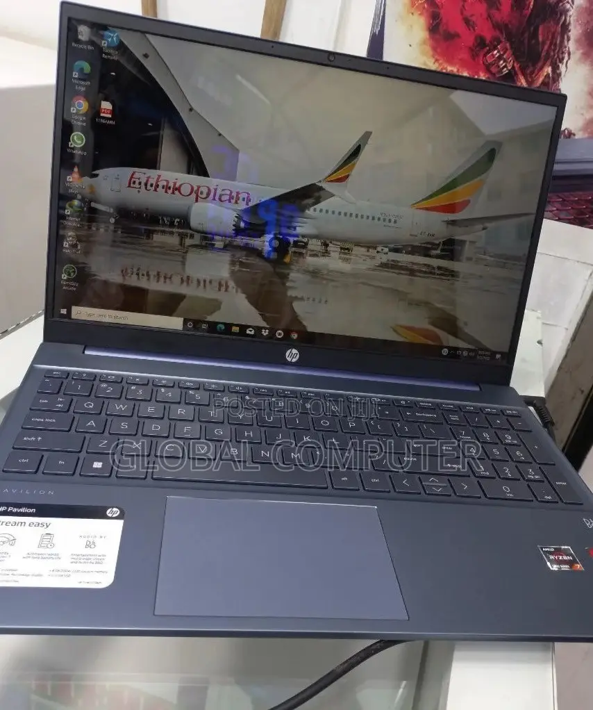 New Laptop HP Pavilion 11 8GB AMD Ryzen 7 SSD 512GB