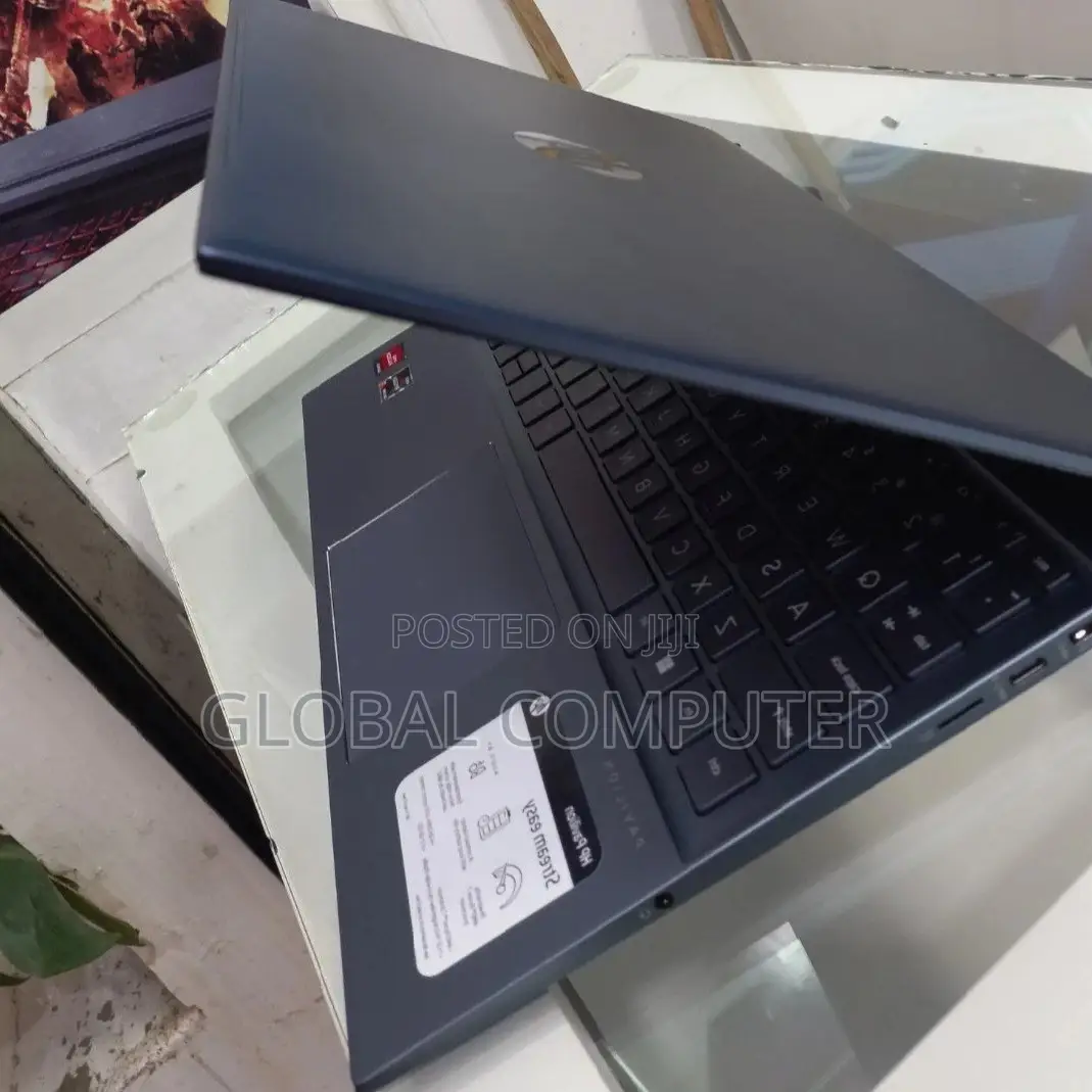 New Laptop HP Pavilion 11 8GB AMD Ryzen 7 SSD 512GB