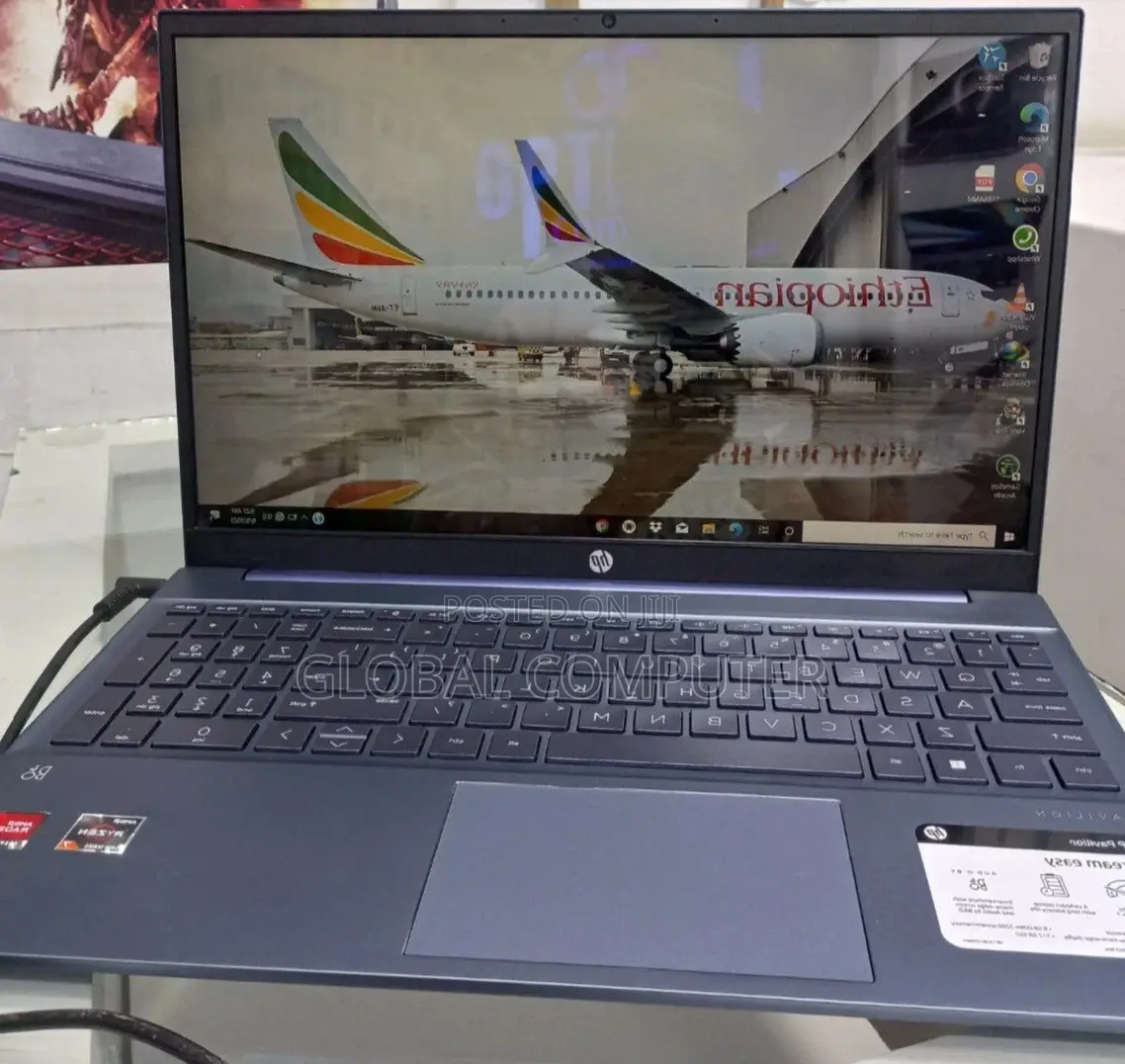 New Laptop HP Pavilion 11 8GB AMD Ryzen 7 SSD 512GB