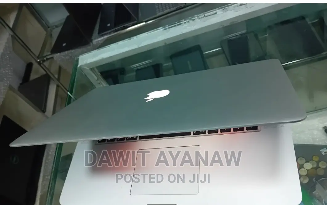 New Laptop Apple MacBook Pro 2015 16GB Intel Core I5 SSD 512GB